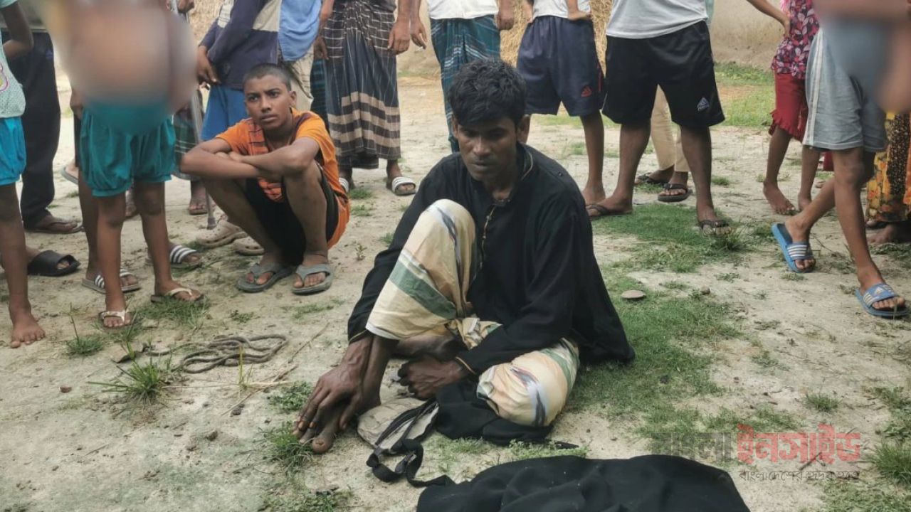 হিজাব পরে চুরি করতে গিয়ে অস্ত্রসহ যুবক আটক